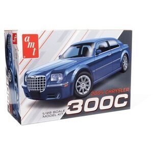 AMT 2005 Chrysler 300C 1/25 Scale Model Kit  COLLECTIBLES